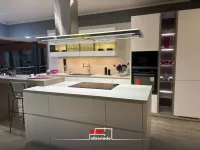 Cucina Alias moderna con isola bianca in laccata opaco Modula