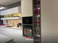 Cucina Alias moderna con isola bianca in laccata opaco Modula