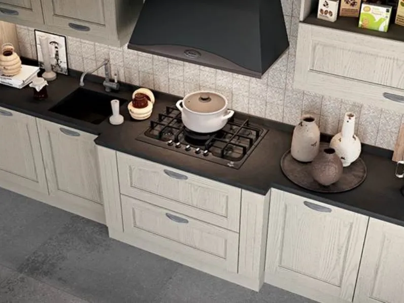 Cucina lineare in legno bianca Asolo a prezzo ribassato