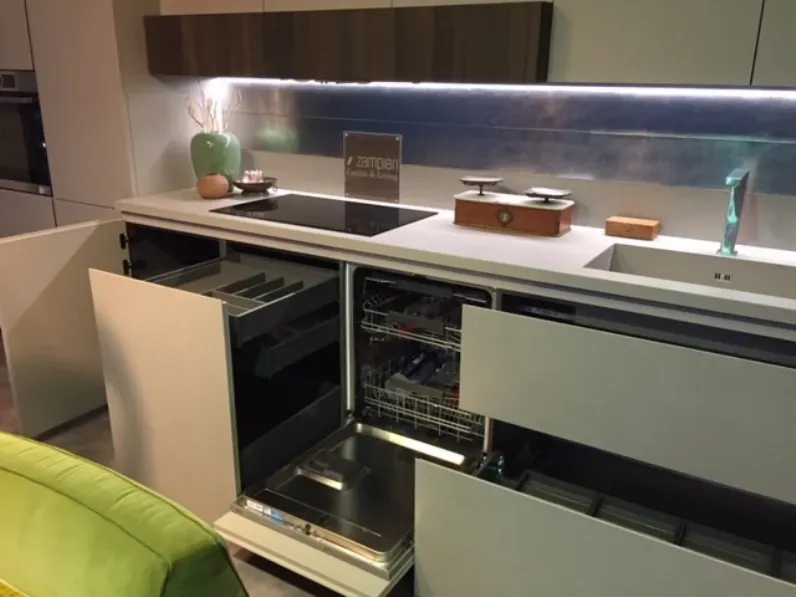 Cucina lineare in laccato opaco a prezzo ribassato 44%