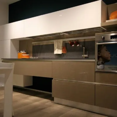 Cucina lineare design Brava laccata Lube cucine a prezzo scontato