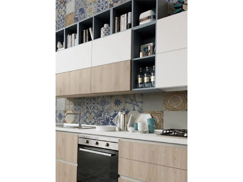 Design lineare con cucina artigianale in laminato materico Ingrid e altri colori.