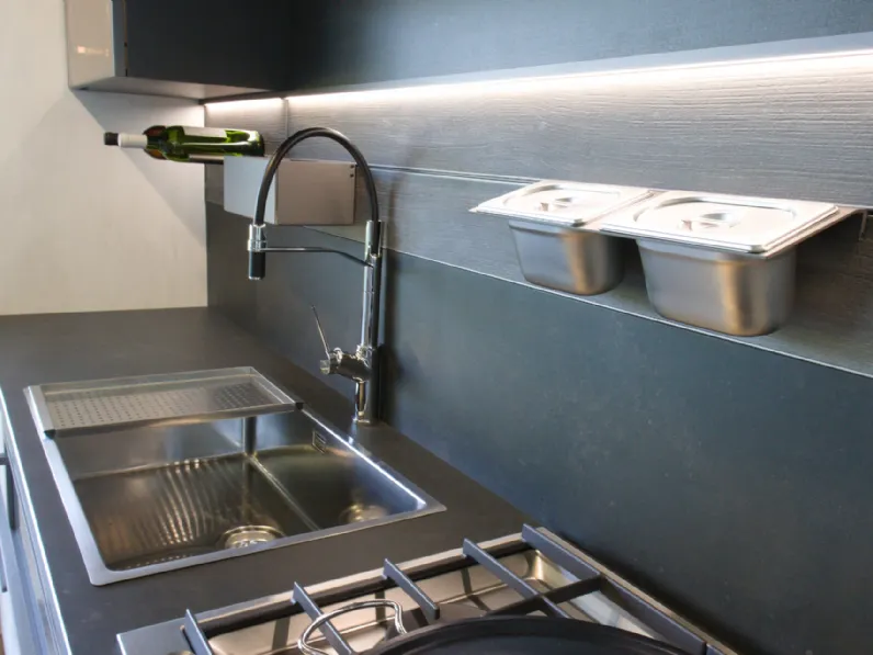 Scopri la cucina Mia di Scavolini a prezzo scontato! Design lineare.