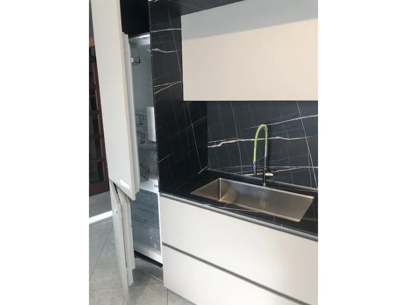 Cucina grigio design lineare Soul Ernestomeda a soli 21200€