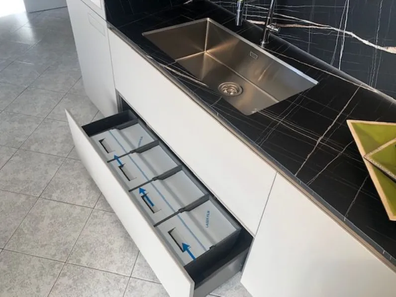 Cucina grigio design lineare Soul Ernestomeda a soli 21200€
