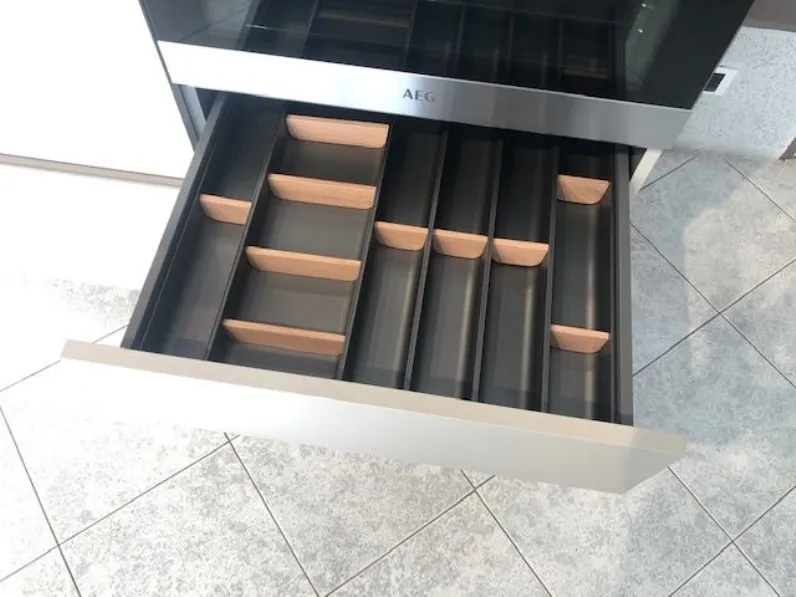 Cucina grigio design lineare Soul Ernestomeda a soli 21200€