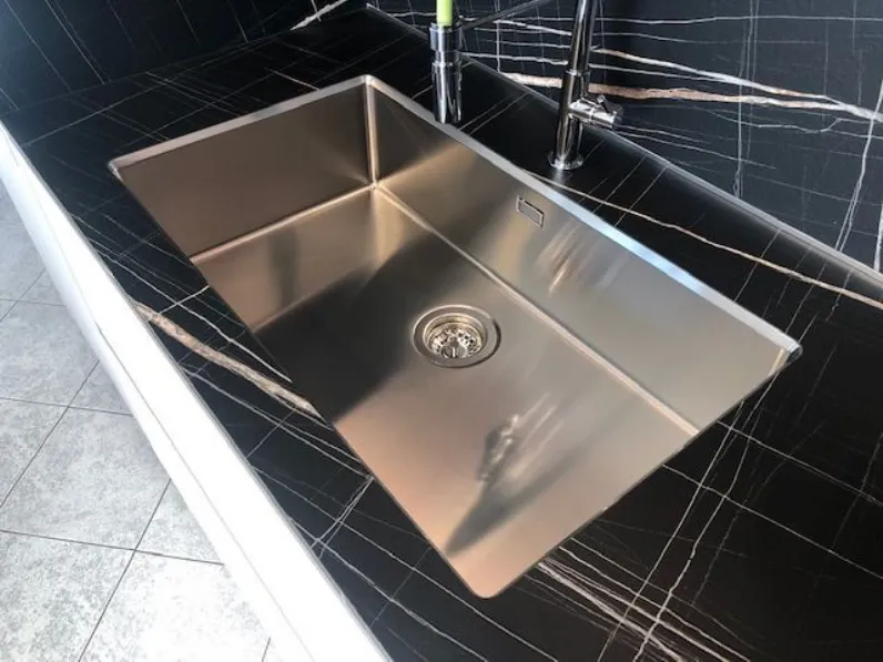 Cucina grigio design lineare Soul Ernestomeda a soli 21200€