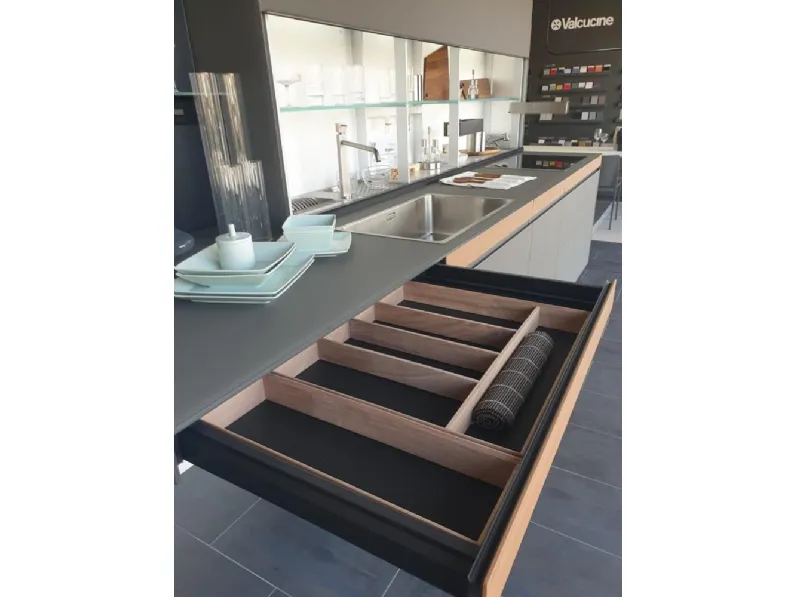 Cucina lineare design grigia Valcucine Genius loci a soli 34400 Euro