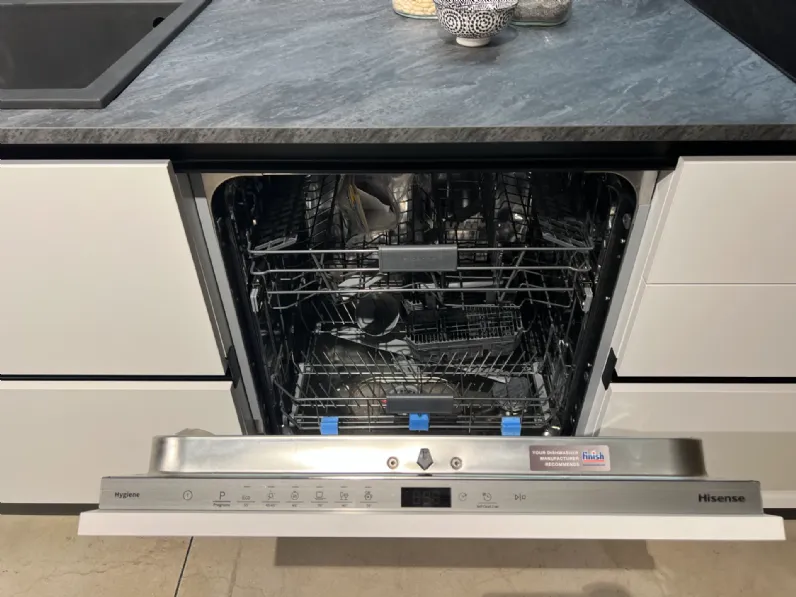 Cucina lineare moderna bianca Mobilturi Pop a soli 5400 Euro