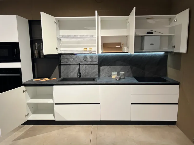 Cucina lineare moderna bianca Mobilturi Pop a soli 5400 Euro