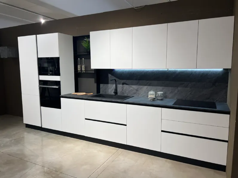 Cucina lineare moderna bianca Mobilturi Pop a soli 5400 Euro