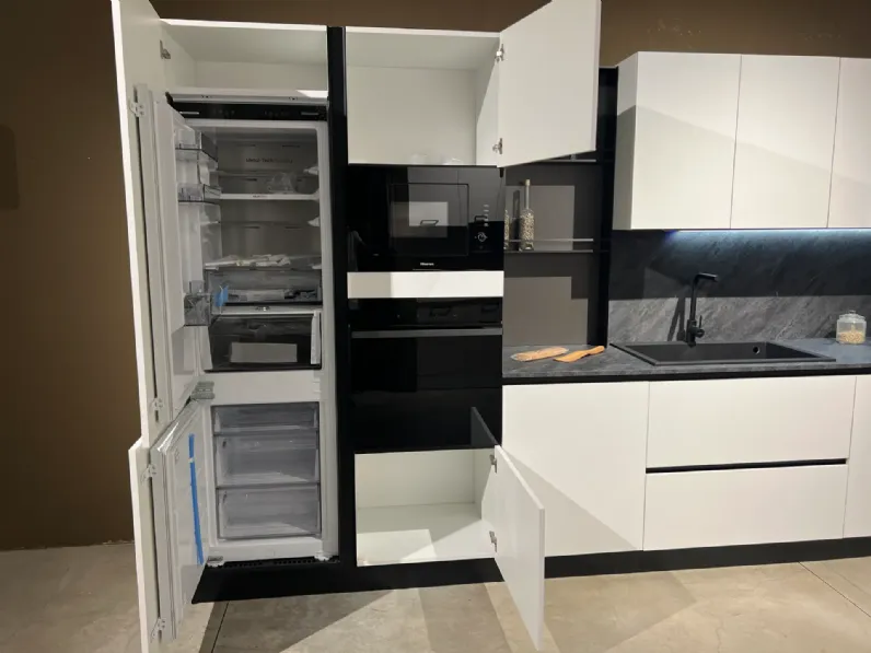 Cucina lineare moderna bianca Mobilturi Pop a soli 5400 Euro