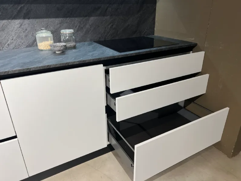 Cucina lineare moderna bianca Mobilturi Pop a soli 5400 Euro
