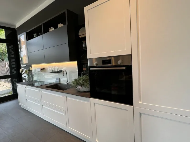 Cucina bianca moderna lineare Carattere Scavolini a soli 12000 Euro