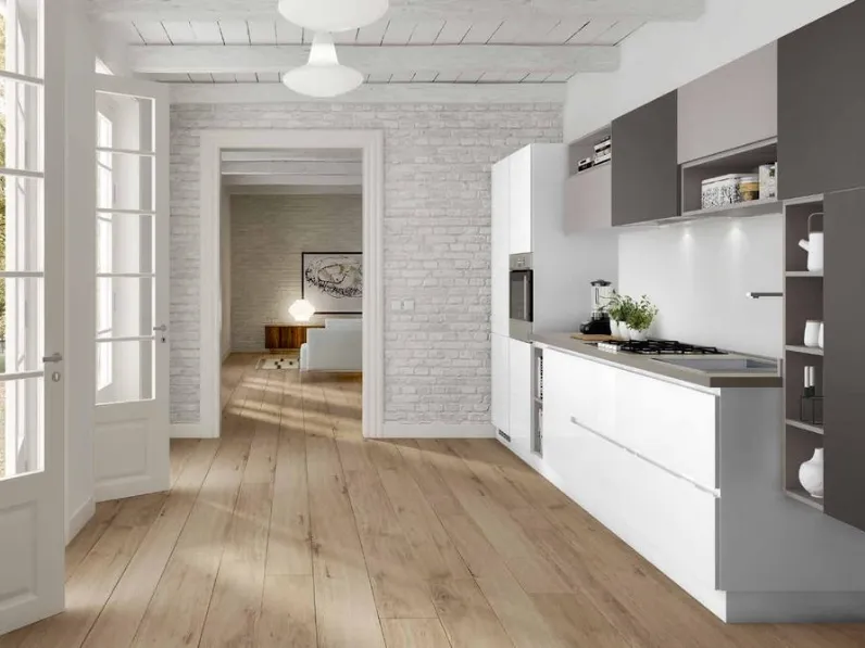 Cucina lineare in laccata lucido a prezzo ribassato 37%