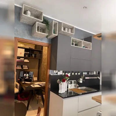 Cucina lineare in laccato opaco grigio Silkkj a prezzo ribassato