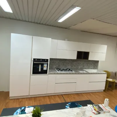 Cucina lineare in laminato lucido bianca Paragon a prezzo scontato