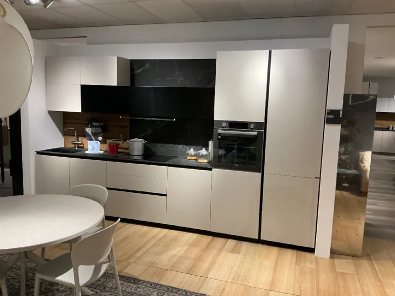 Cucina lineare in laminato materico a prezzo scontato 45%