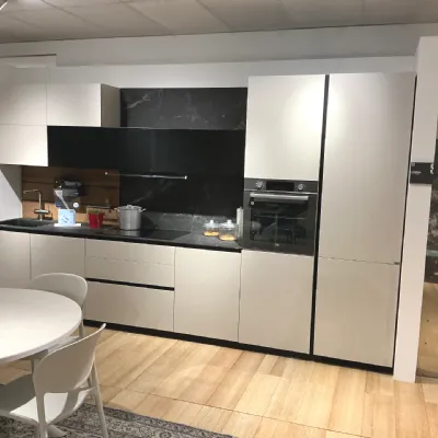 Cucina lineare in laminato materico a prezzo scontato 45%