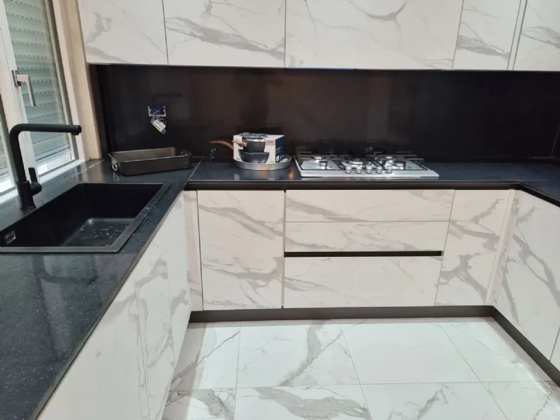 Cucina lineare in laminato materico a prezzo scontato 51%