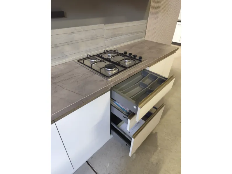 Cucina lineare in laminato materico a prezzo scontato 52%