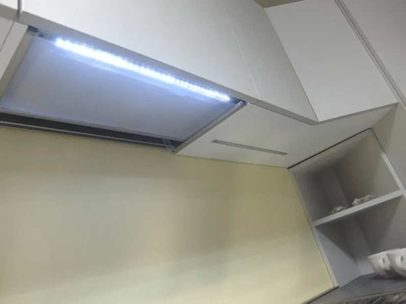 Cucina lineare in laminato materico bianca People a prezzo scontato