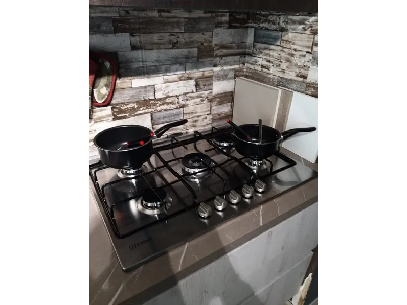 Cucina Aran moderna lineare grigio in laminato materico Ginevra