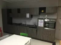 Cucina lineare in laminato materico rovere chiaro Nevada cielo a prezzo ribassato