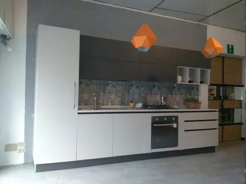 Cucina lineare in laminato opaco a prezzo ribassato 42%