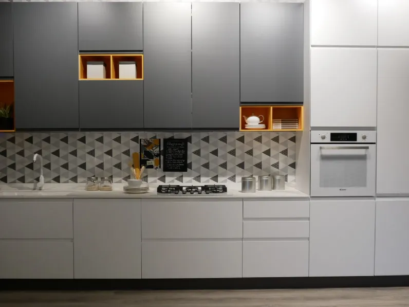 Cucina lineare in laminato opaco bianca Anta 22mm a prezzo ribassato