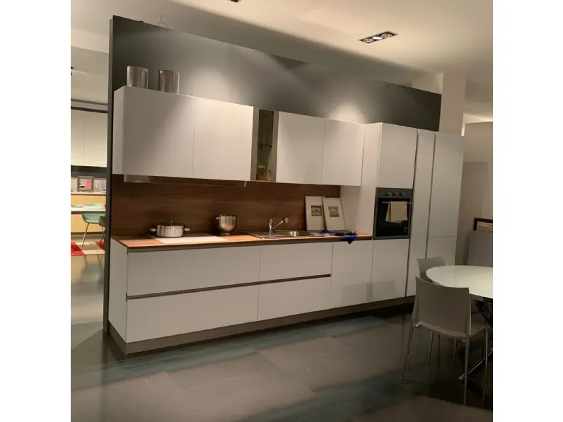 Cucina lineare in laminato opaco bianca Mariani a prezzo ribassato