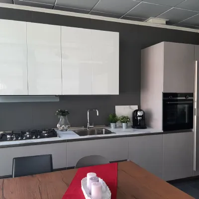 Cucina lineare in laminato opaco grigio Kaly a prezzo ribassato