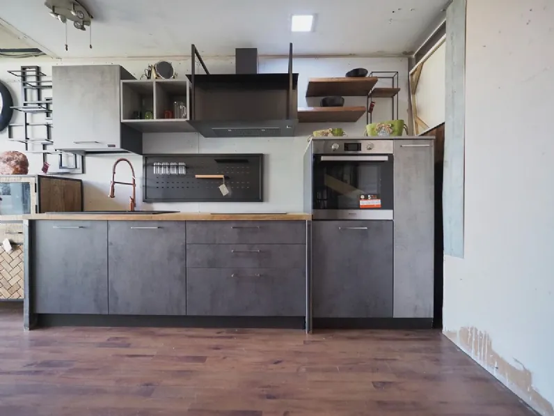 Cucina Cucicna industrial ossido e top in legno  di rovere  lineare Collezione esclusiva con un ribasso imperdibile