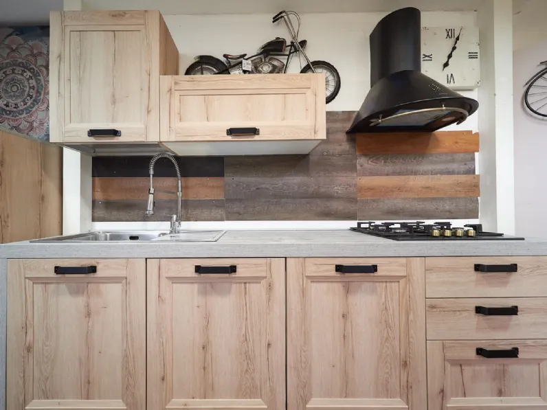 Cucina lineare in legno rovere chiaro Cucina lineare modello telaio effetto rovere in offerta   a prezzo scontato