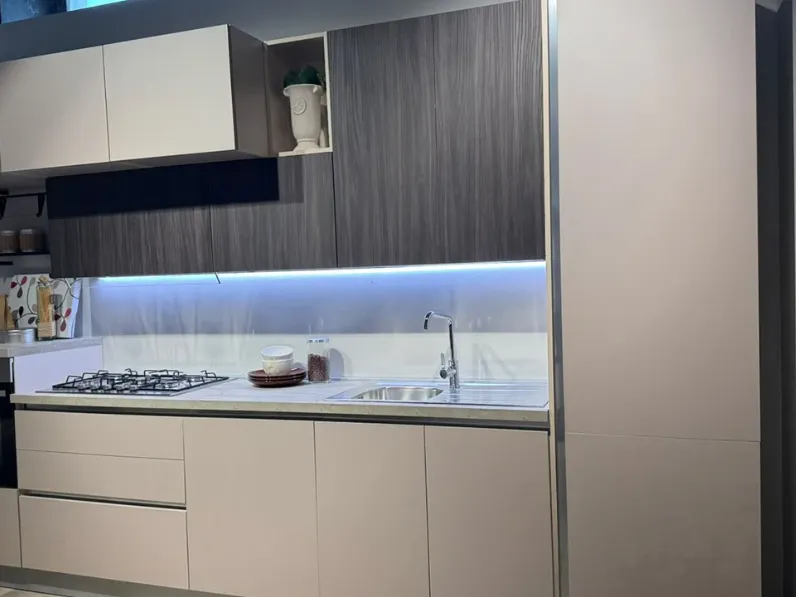 Cucina lineare in melaminico magnolia Sandy a prezzo ribassato