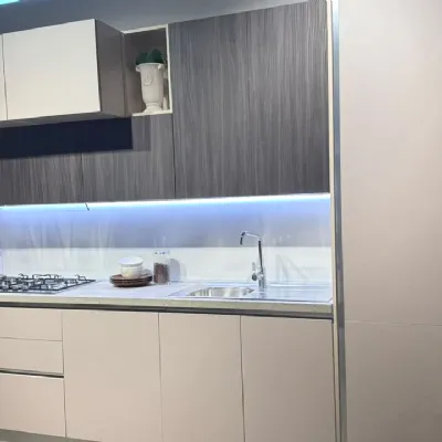 Cucina lineare in melaminico magnolia Sandy a prezzo ribassato