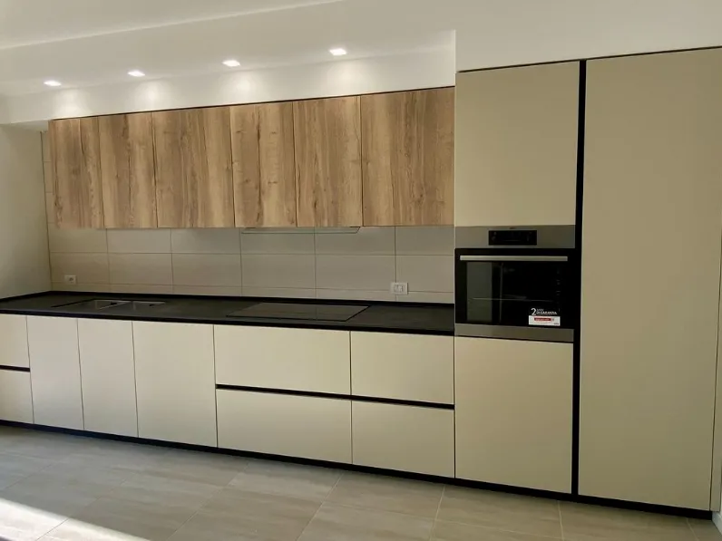 Cucina lineare moderna Ingrosso cucine moderne icm26 Primopiano cucine a prezzo ribassato