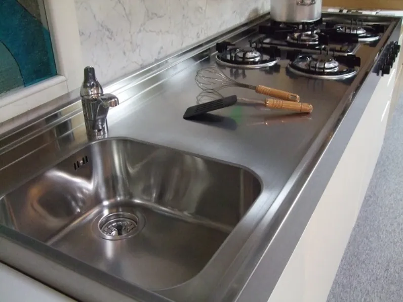 Cucina lineare moderna Sistema Antares a prezzo ribassato