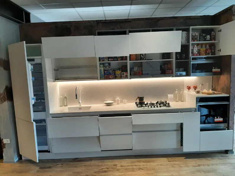 Cucina Frighetto moderna lineare bianca in melaminico Time. Estetica e funzionalità.