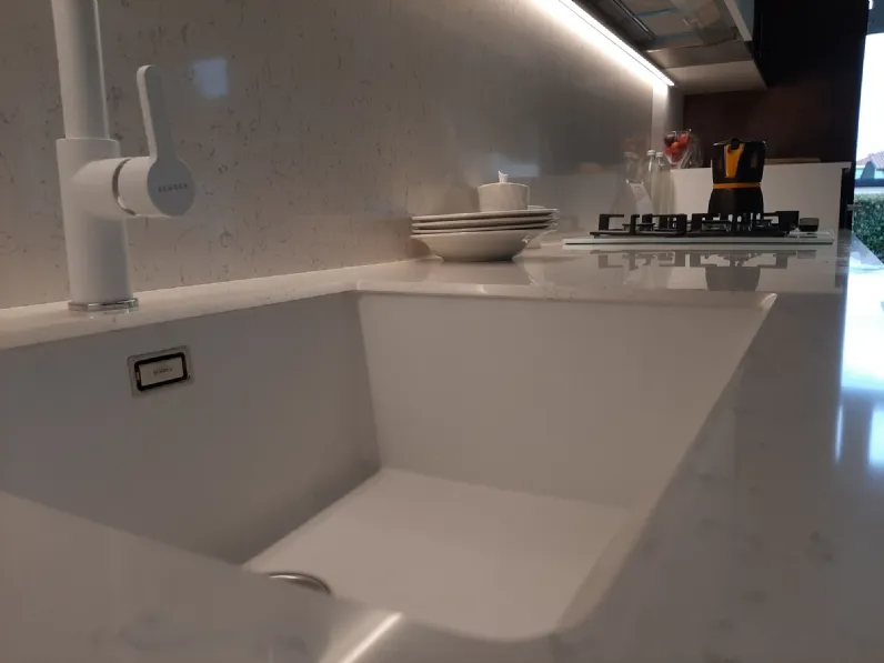 Cucina Frighetto moderna lineare bianca in melaminico Time. Estetica e funzionalità.