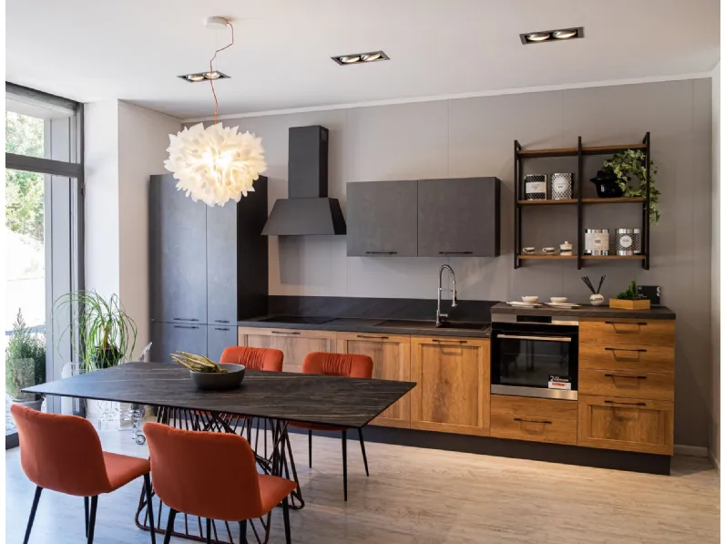 Scontata: Cucina Sax Scavolini, rovere chiaro, lineare, moderna.