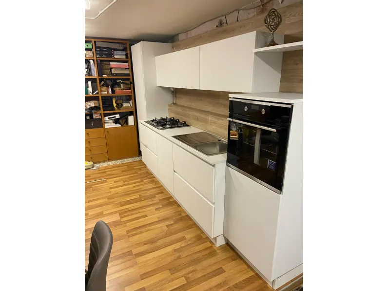 Cucina lineare in laminato opaco a prezzo scontato 31%
