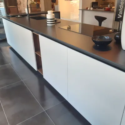Cucina Logica l90 con isola Valdesign con uno sconto imperdibile