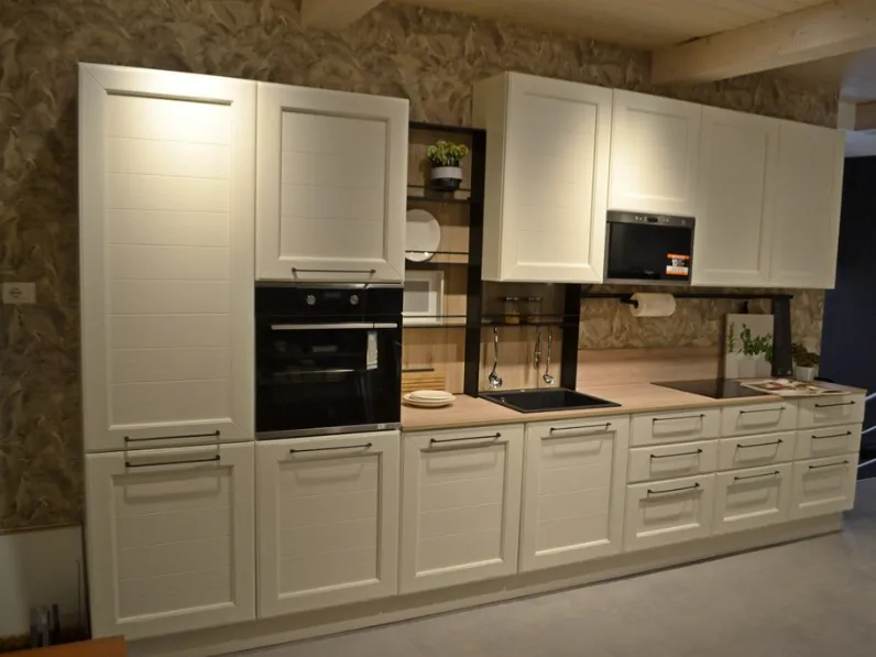 Cucina bianca classica lineare Claudia Lube cucine a soli 5900