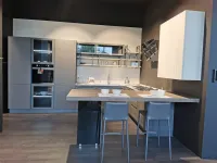 Cucina con penisola in laminato opaco a prezzo scontato del 54%.