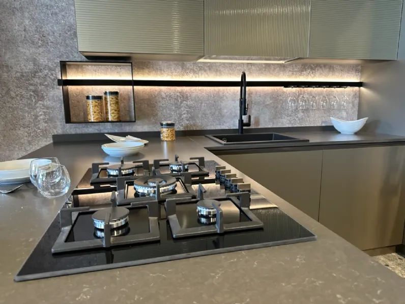 Cucina con penisola moderna altri colori Scavolini Lumina a soli 13900 Euro