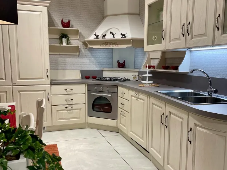 Cucina ad angolo in legno magnolia Madeleine a prezzo ribassato