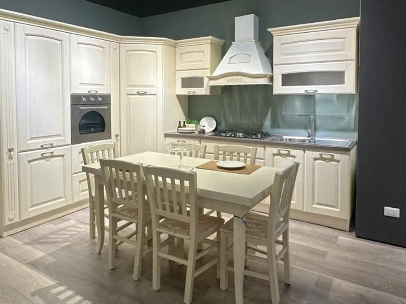 Cucina magnolia classica ad angolo Olimpia Mobilturi a soli 8200 Euro