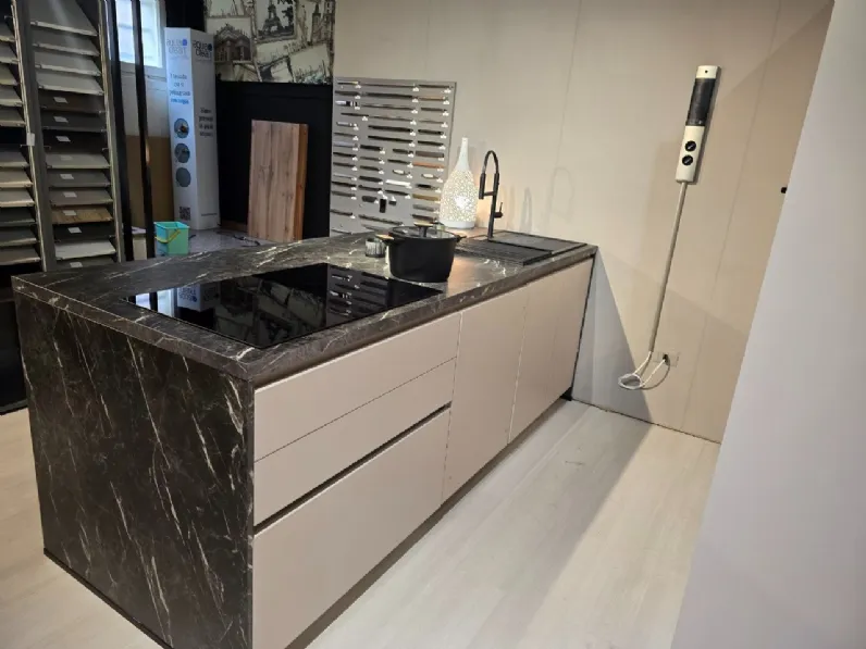 Cucina magnolia moderna con isola Laser germany Artigianale scontata