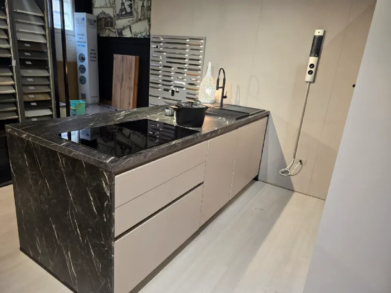 Cucina magnolia moderna con isola Laser tedesca Artigianale scontata